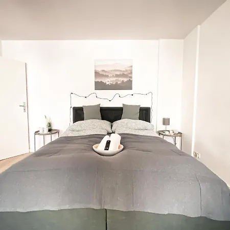 Zentrales Mit Tv, Kueche Und Mikrowelle