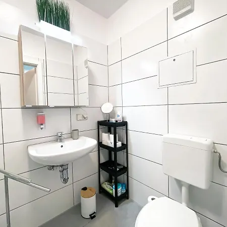 Zentrales Mit Tv, Kueche Und Mikrowelle *