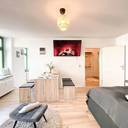 Zentrales Mit Tv, Kueche Und Mikrowelle *