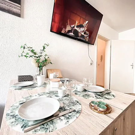 Zentrales Mit Tv, Kueche Und Mikrowelle קמניץ