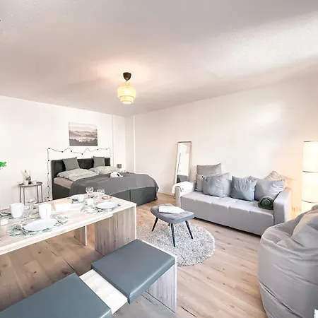 Zentrales Mit Tv, Kueche Und Mikrowelle קמניץ